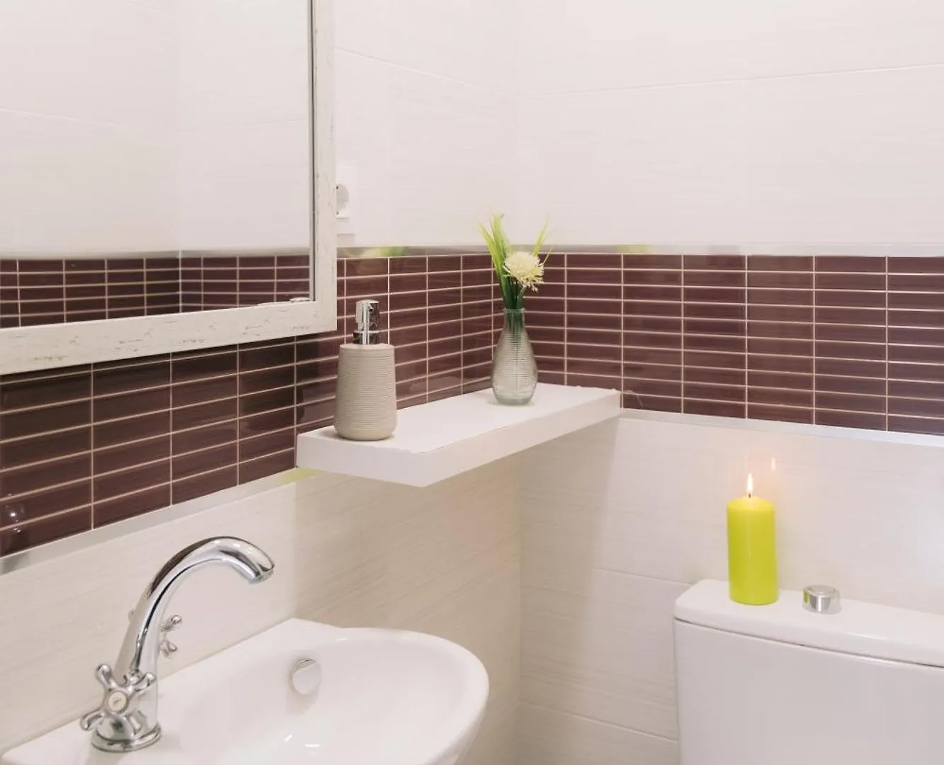 Hotel Piso Compartido Delyrent, Reja Jaén Gasthof